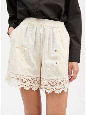 NWT Skall Studio Tallulah Cotton Embroidered Shorts in Antique White size US 4